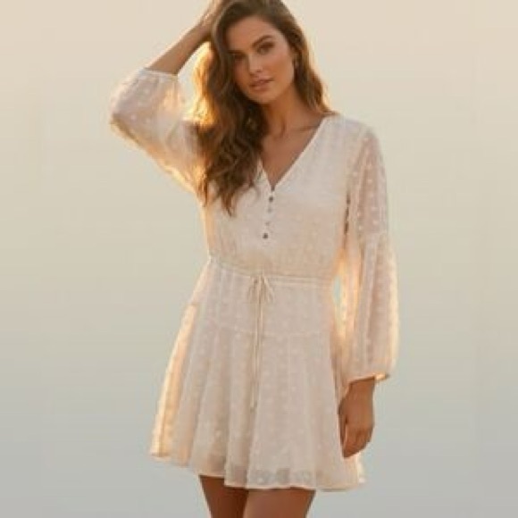 entro Dresses & Skirts - Charming Textured Cream Dress C